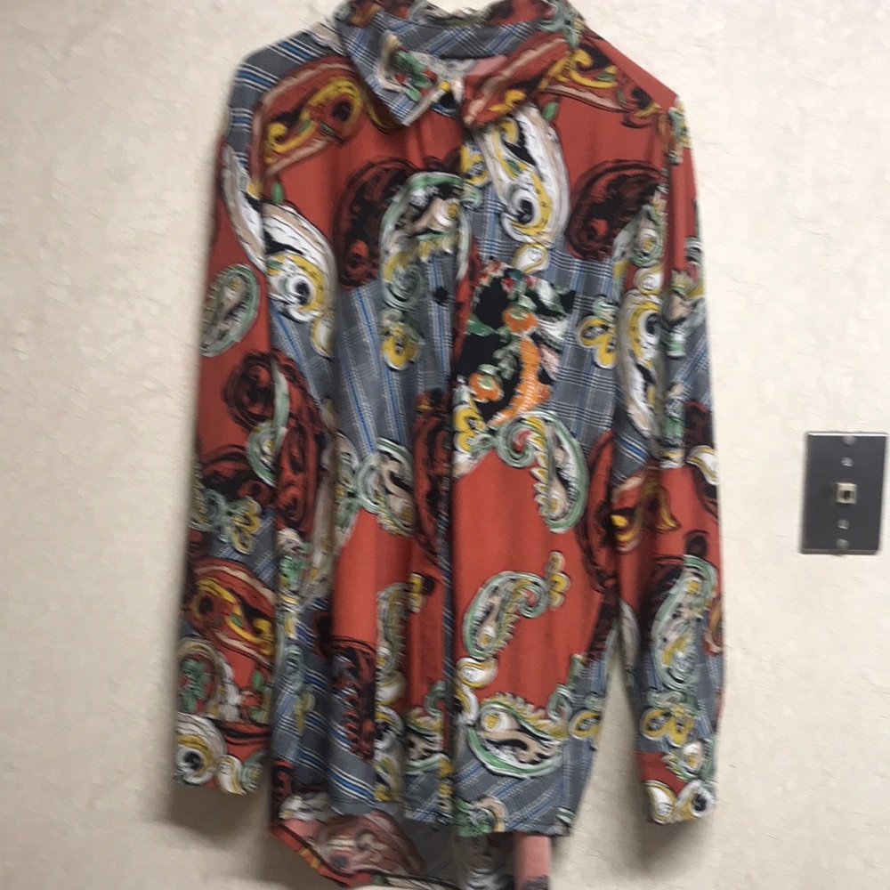Very cute paisley shirt blouse. Size extra Large.